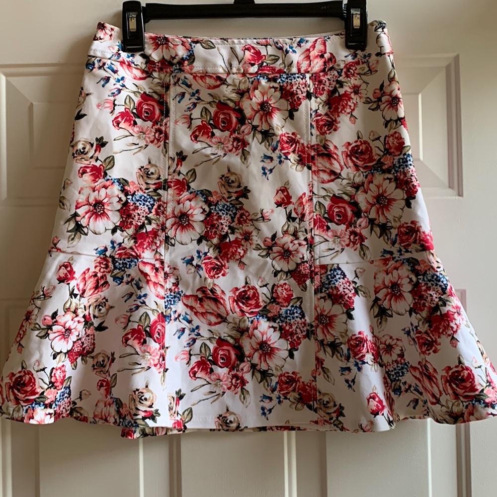 NWT WHite house black market skirt size 4